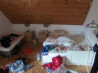 voyeurcam-julmodels-whitebed-2