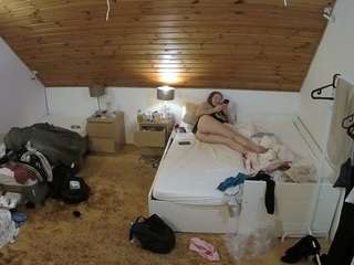voyeurcam-julmodels-whitebed-2