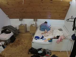 voyeurcam-julmodels-whitebed-2
