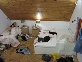 voyeurcam-julmodels-whitebed-2 webcam model