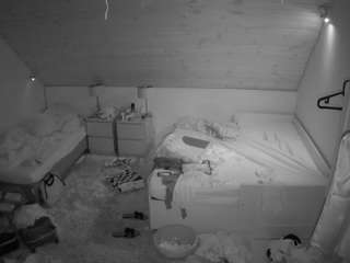 voyeurcam-julmodels-whitebed-2 webcam model