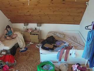 voyeurcam-julmodels-whitebed-2