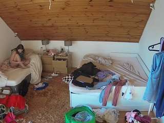 voyeurcam-julmodels-whitebed-2