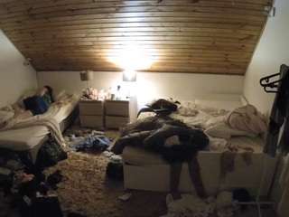 voyeurcam-julmodels-whitebed-2