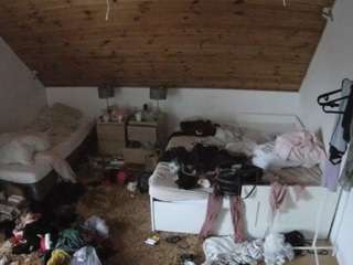 voyeurcam-julmodels-whitebed-2