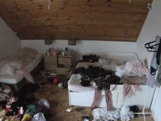 voyeurcam-julmodels-whitebed-2