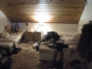 voyeurcam-julmodels-whitebed-2