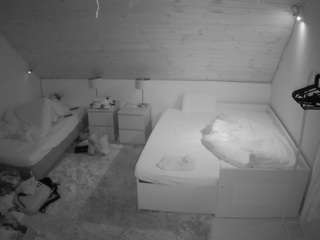 voyeurcam-julmodels-whitebed-2's CamSoda show and profile