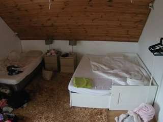 voyeurcam-julmodels-whitebed-2's CamSoda show and profile