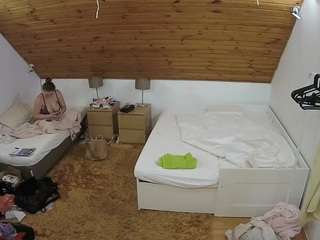 voyeurcam-julmodels-whitebed-2's CamSoda show and profile