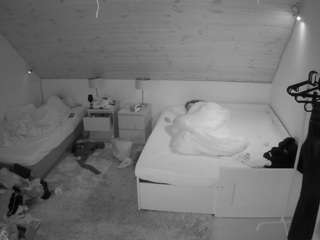 voyeurcam-julmodels-whitebed-2's profile image