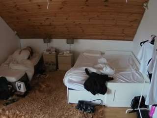 voyeurcam-julmodels-whitebed-2's CamSoda show and profile