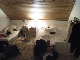 voyeurcam-julmodels-whitebed-2