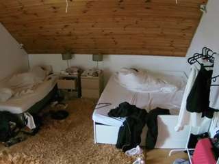 voyeurcam-julmodels-whitebed-2