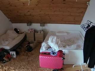 voyeurcam-julmodels-whitebed-2