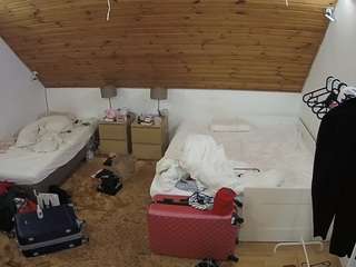 voyeurcam-julmodels-whitebed-2