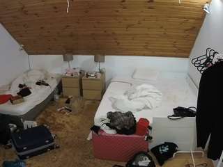 voyeurcam-julmodels-whitebed-2