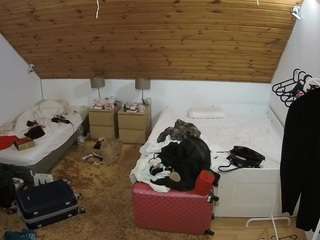 voyeurcam-julmodels-whitebed-2