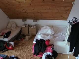 voyeurcam-julmodels-whitebed-2