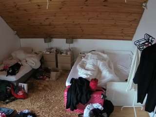 voyeurcam-julmodels-whitebed-2