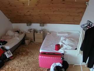 voyeurcam-julmodels-whitebed-2