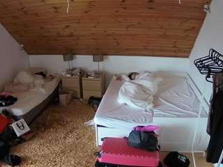 voyeurcam-julmodels-whitebed-2