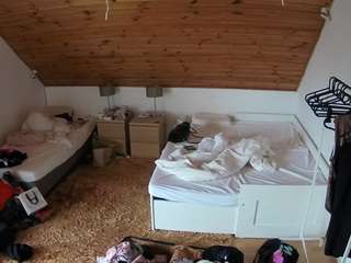 voyeurcam-julmodels-whitebed-2