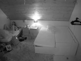 voyeurcam-julmodels-whitebed-2 Brown live webcam