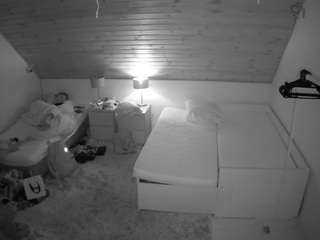 voyeurcam-julmodels-whitebed-2 Brown live webcam