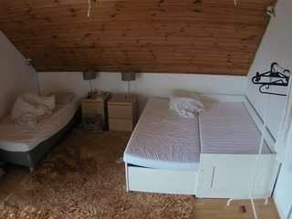 voyeurcam-julmodels-whitebed-2