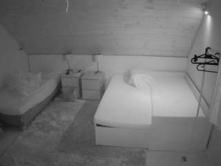 voyeurcam-julmodels-whitebed-2 webcam model