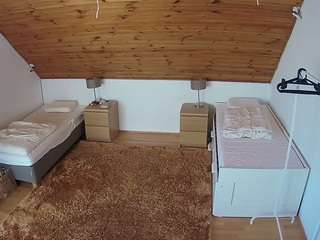 voyeurcam-julmodels-whitebed-2