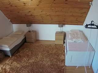 voyeurcam-julmodels-whitebed-2