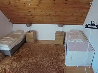 voyeurcam-julmodels-whitebed-2