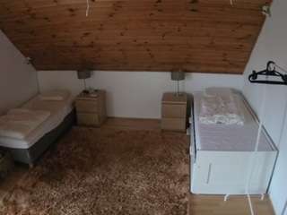 voyeurcam-julmodels-whitebed-2