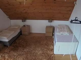 voyeurcam-julmodels-whitebed-2