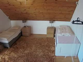 voyeurcam-julmodels-whitebed-2