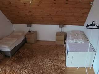 voyeurcam-julmodels-whitebed-2