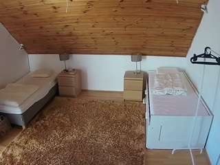 voyeurcam-julmodels-whitebed-2 webcam model