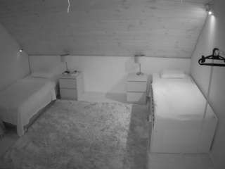 voyeurcam-julmodels-whitebed-2 webcam model
