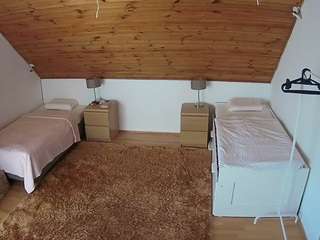 voyeurcam-julmodels-whitebed-2