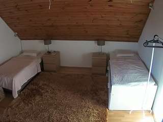 voyeurcam-julmodels-whitebed-2