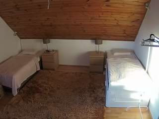 voyeurcam-julmodels-whitebed-2