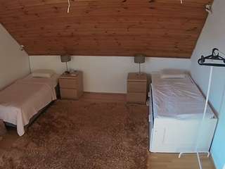 voyeurcam-julmodels-whitebed-2