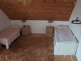 voyeurcam-julmodels-whitebed-2