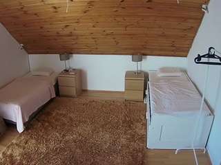 voyeurcam-julmodels-whitebed-2