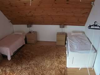 voyeurcam-julmodels-whitebed-2