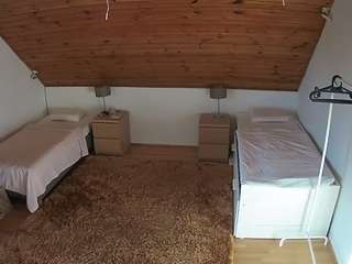 voyeurcam-julmodels-whitebed-2