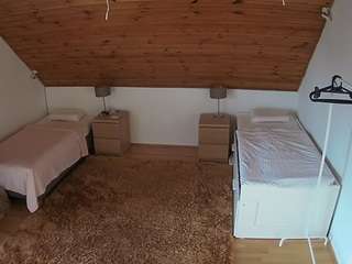 voyeurcam-julmodels-whitebed-2