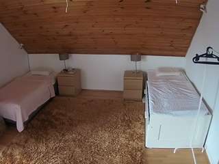 voyeurcam-julmodels-whitebed-2